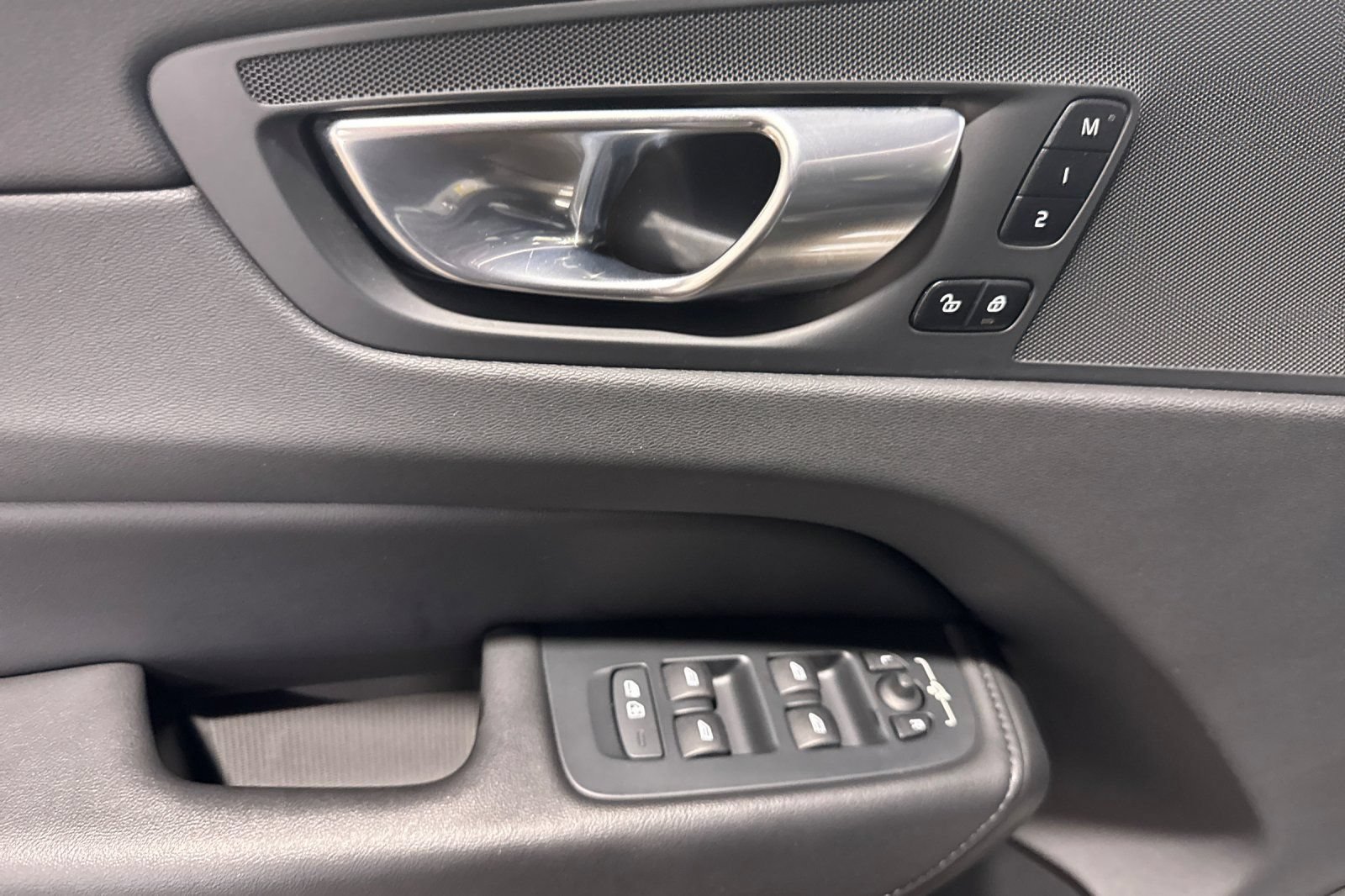 Used 2023 Volvo XC60 B5 Plus w/ Climate Package AWD/4WD image 15