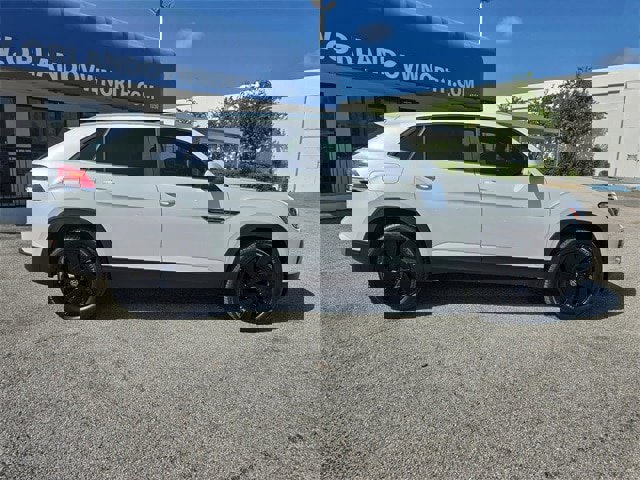 New 2026 Volkswagen Atlas Cross Sport SE image 3