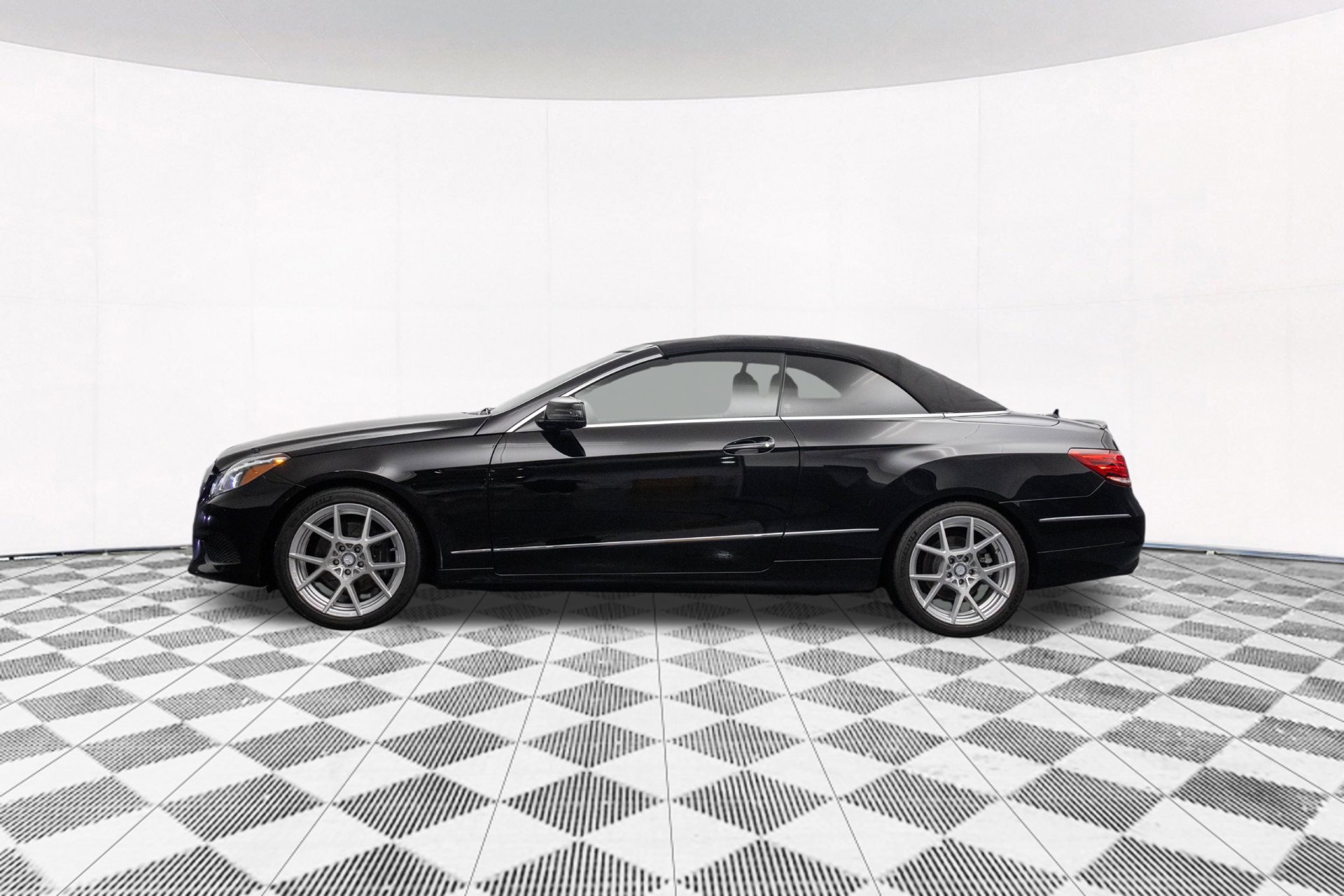 Used 2015 Mercedes-Benz E 400 Cabriolet w/ Premium 1 Package image 34