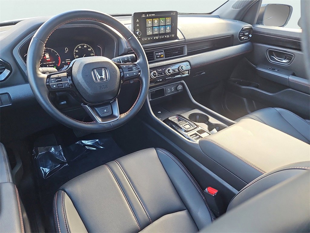 Certified 2025 Honda Pilot TrailSport image 11