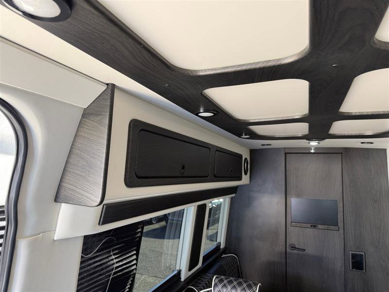 Used 2019 Mercedes-Benz Sprinter 170 image 32