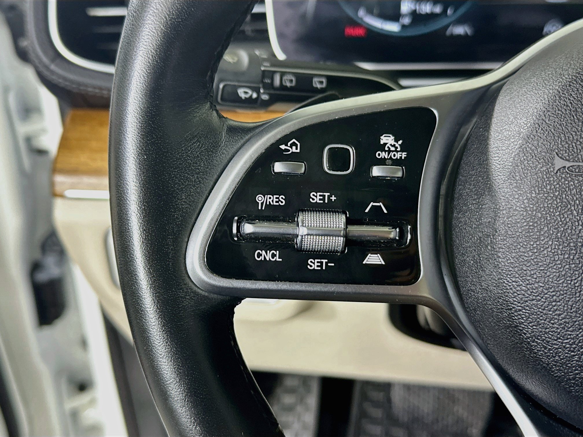 Used 2022 Mercedes-Benz GLS 450 4MATIC image 16