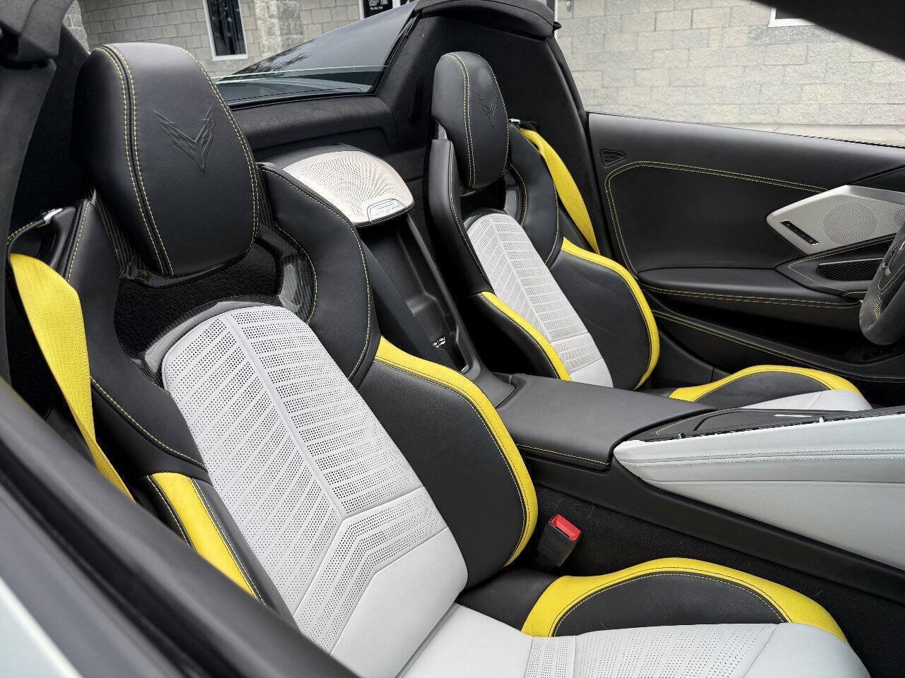 Used 2021 Chevrolet Corvette Stingray Premium Conv w/ Z51 Performance Package RWD image 21