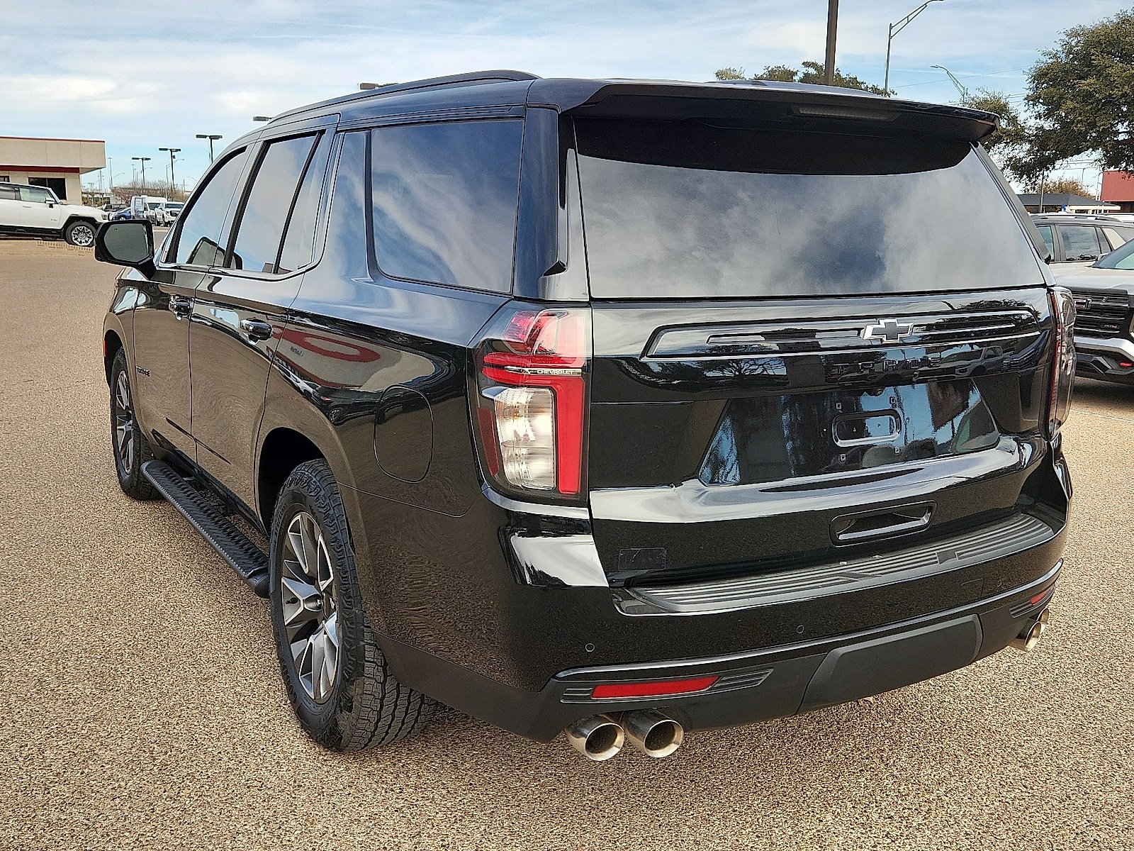 Used 2024 Chevrolet Tahoe Z71 w/ Off-Road Capability Package image 3