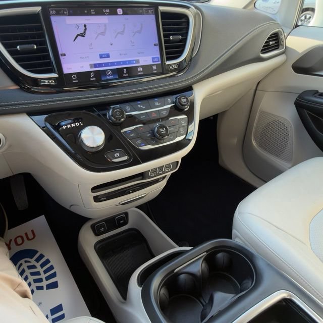 Used 2021 Chrysler Pacifica Touring-L w/ Uconnect Theater Family Group FWD image 24