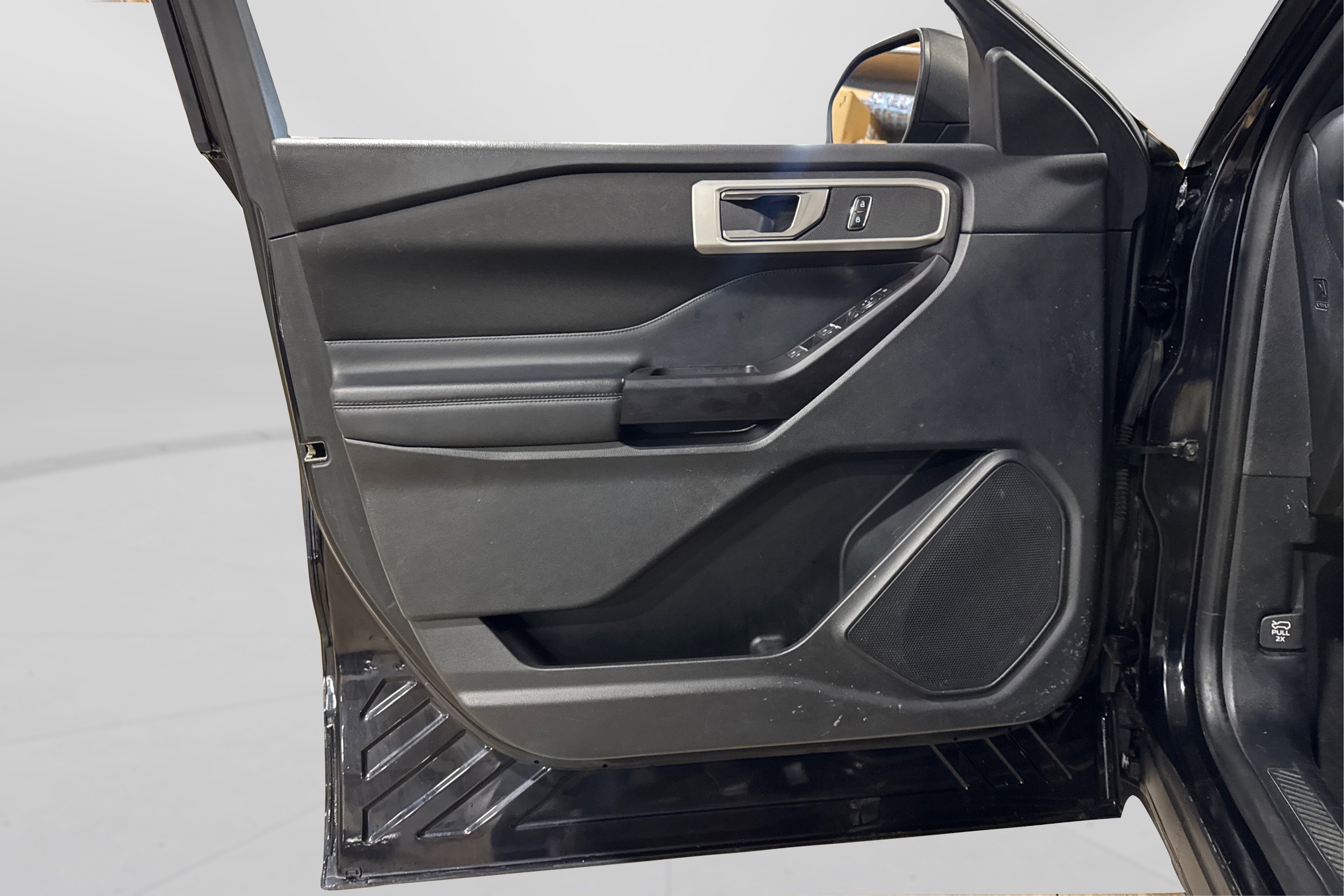 Used 2020 Ford Explorer XLT w/ Comfort Package AWD/4WD image 15