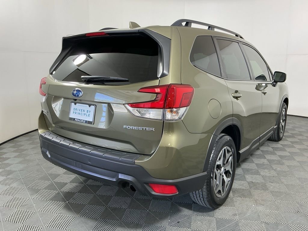 Used 2023 Subaru Forester Premium AWD/4WD image 5