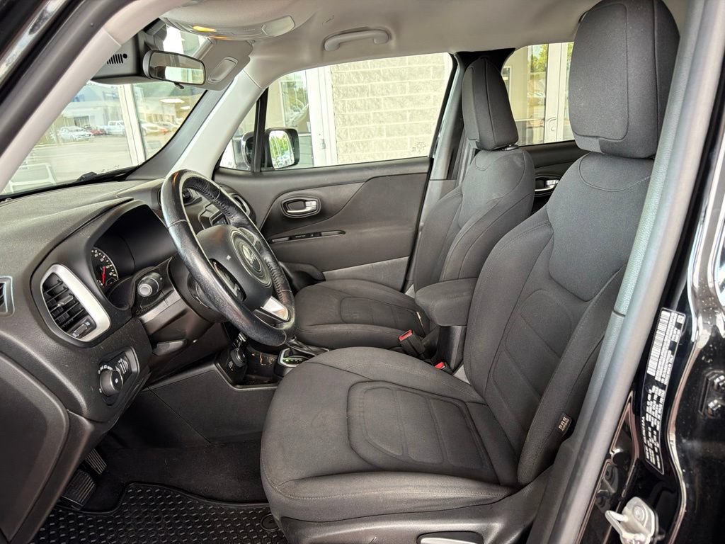 Used 2019 Jeep Renegade Latitude w/ Cold Weather Group AWD/4WD image 22
