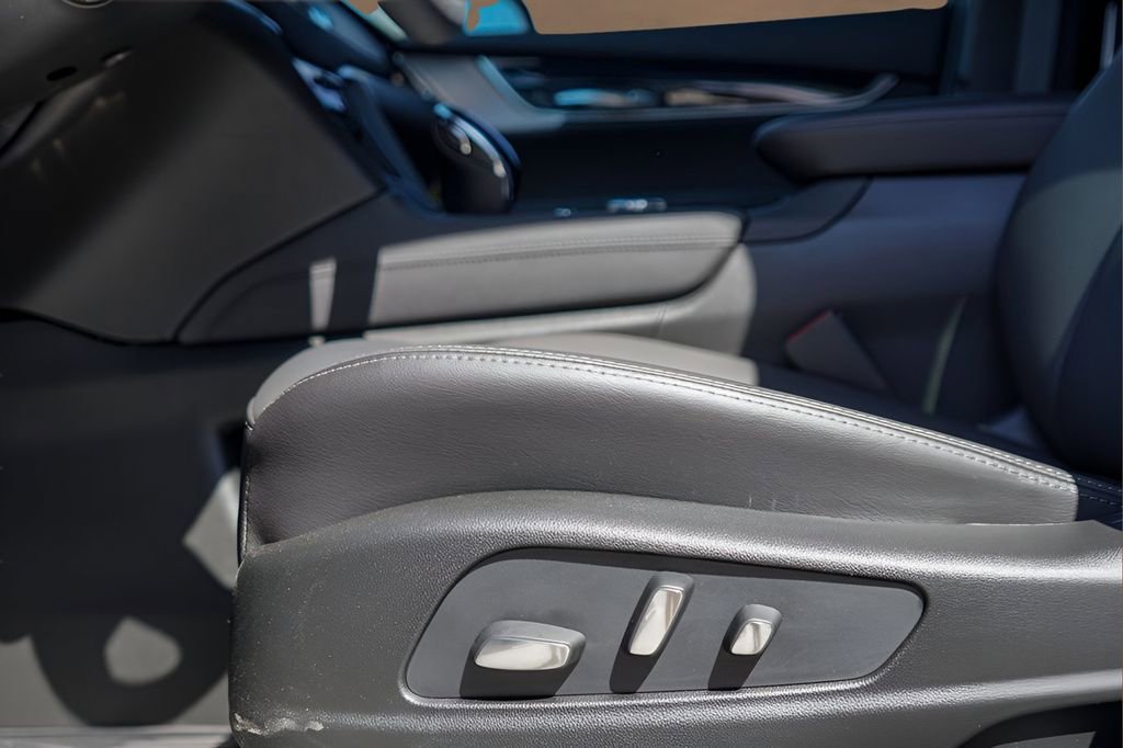 New 2026 Cadillac XT5 Premium Luxury w/ LPO, ONYX Package image 19