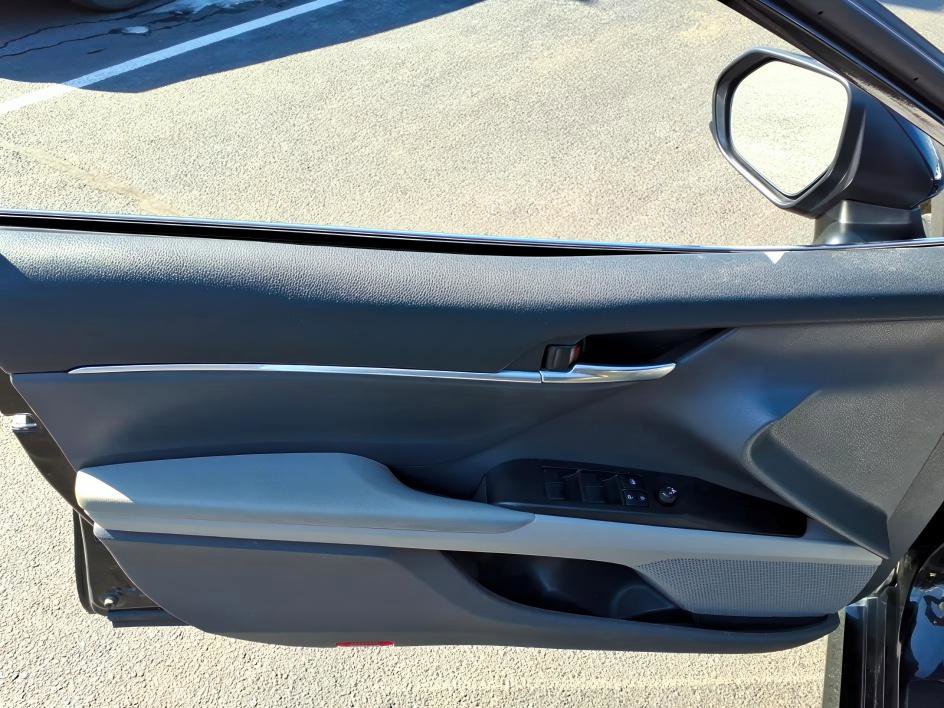 Used 2022 Toyota Camry LE image 13