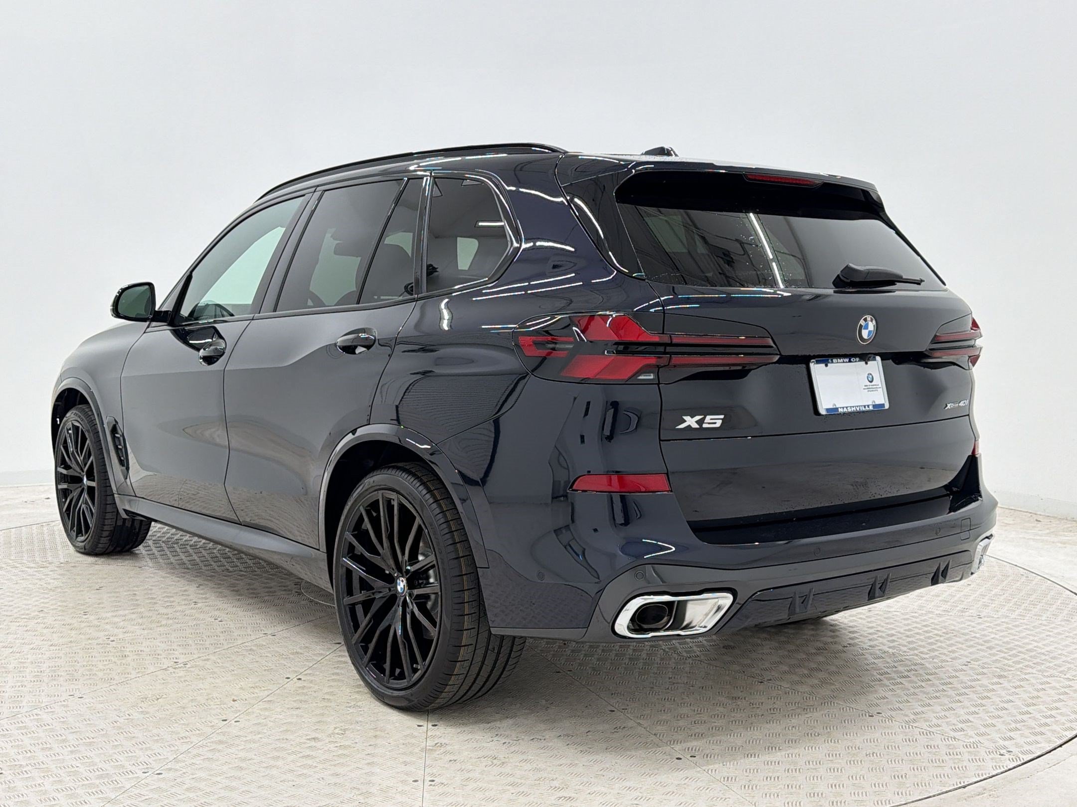 New 2026 BMW X5 xDrive40i w/ M Sport Package AWD/4WD image 3