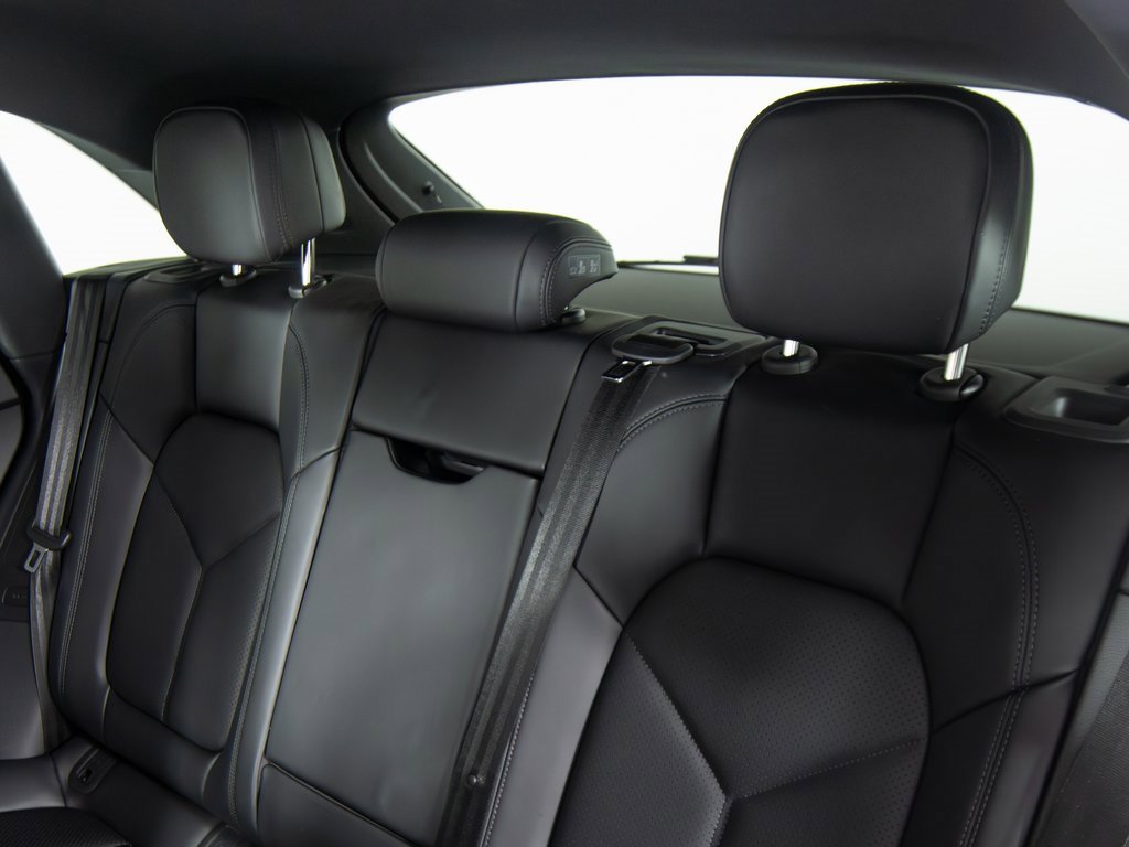 Certified 2025 Porsche Macan image 21