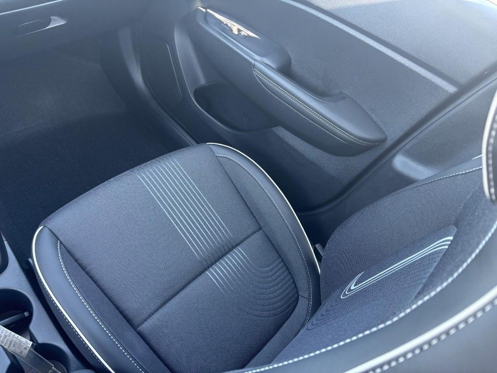 Certified 2025 Hyundai Venue Limited image 32