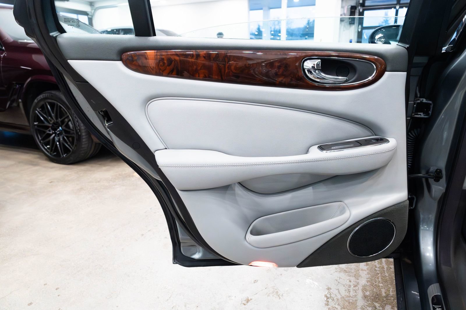 Used 2005 Jaguar XJ8 image 21