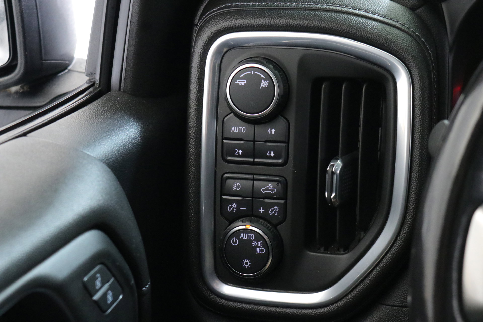 Used 2019 Chevrolet Silverado 1500 LT Trail Boss image 17