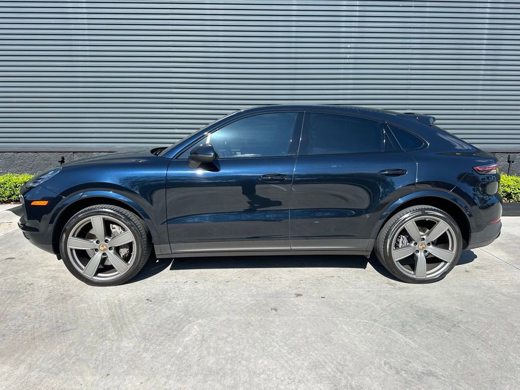 Certified 2023 Porsche Cayenne Platinum Edition image 2