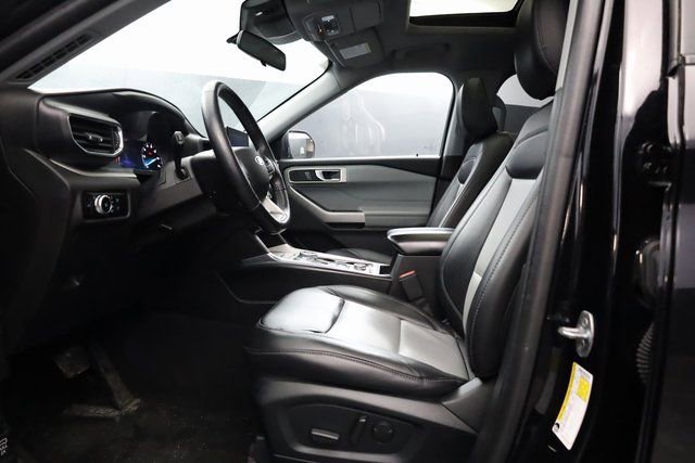 Used 2023 Ford Explorer XLT w/ Equipment Group 202A AWD/4WD image 13