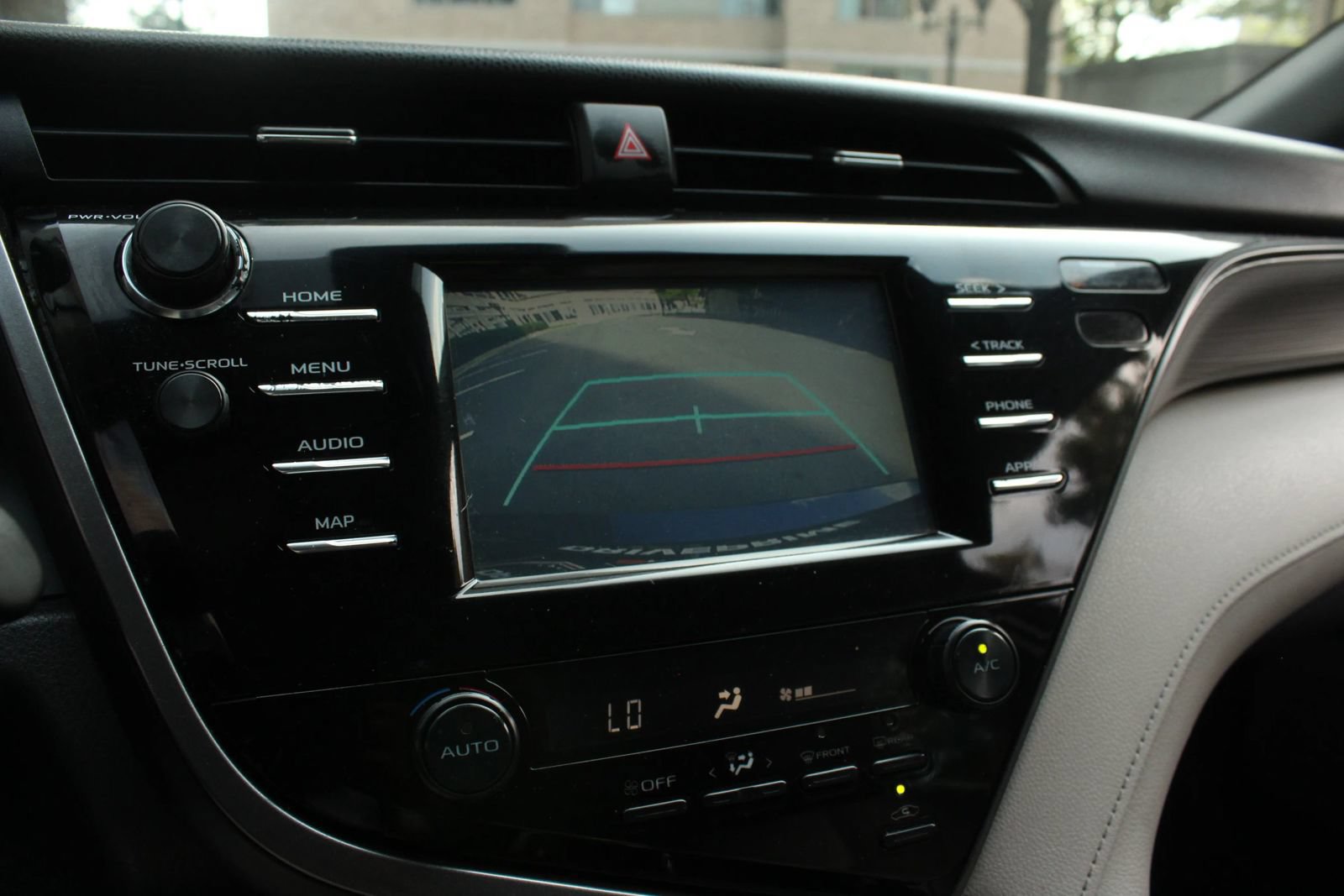 Used 2019 Toyota Camry SE FWD image 33