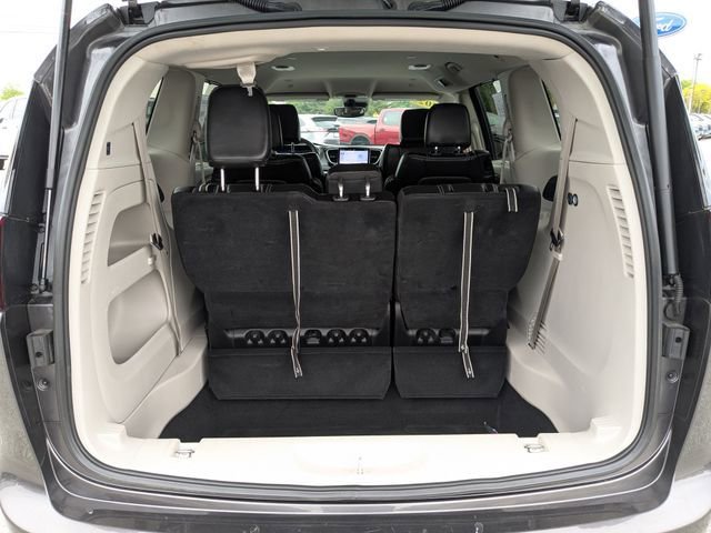 Used 2023 Chrysler Pacifica Touring-L FWD image 20