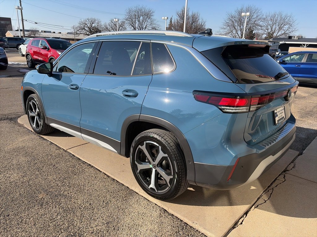 Certified 2025 Volkswagen Tiguan SE image 6