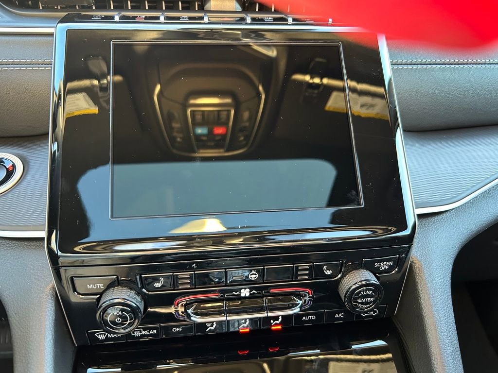 New 2025 Jeep Grand Cherokee L Altitude image 12