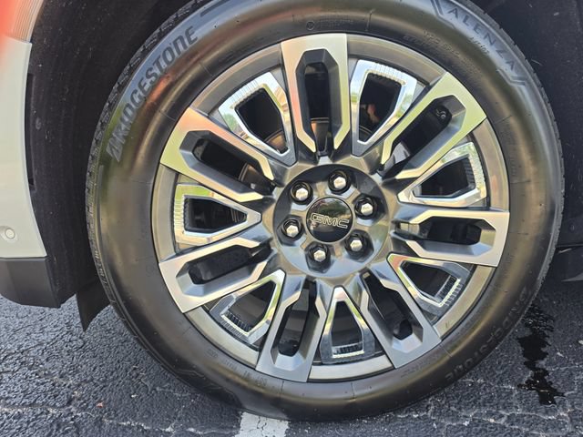 Used 2023 GMC Yukon Denali Ultimate AWD/4WD image 14
