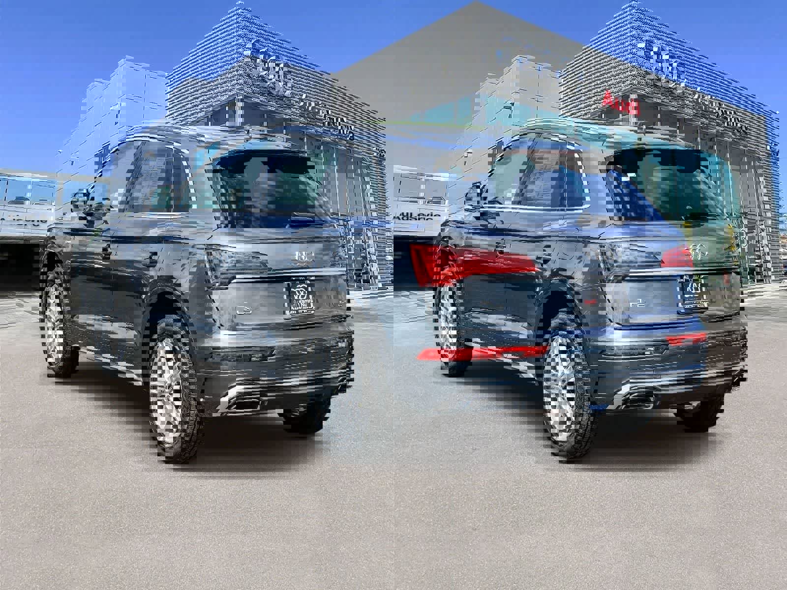 Used 2023 Audi Q5 e Premium w/ Convenience Package image 2