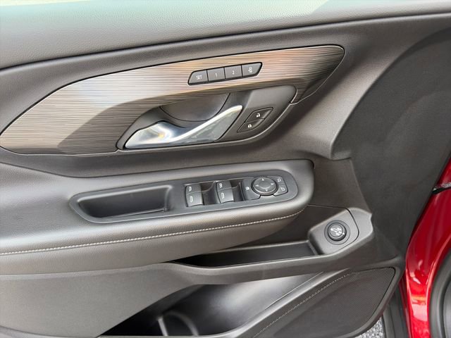 Used 2023 GMC Terrain SLT image 18