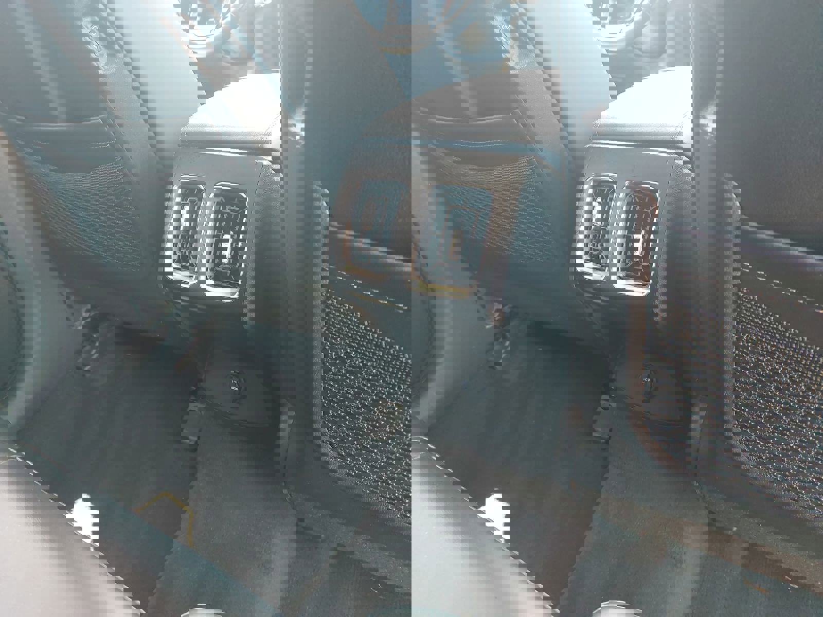 Used 2024 Kia Sorento S w/ Panoramic Sunroof Package FWD image 13