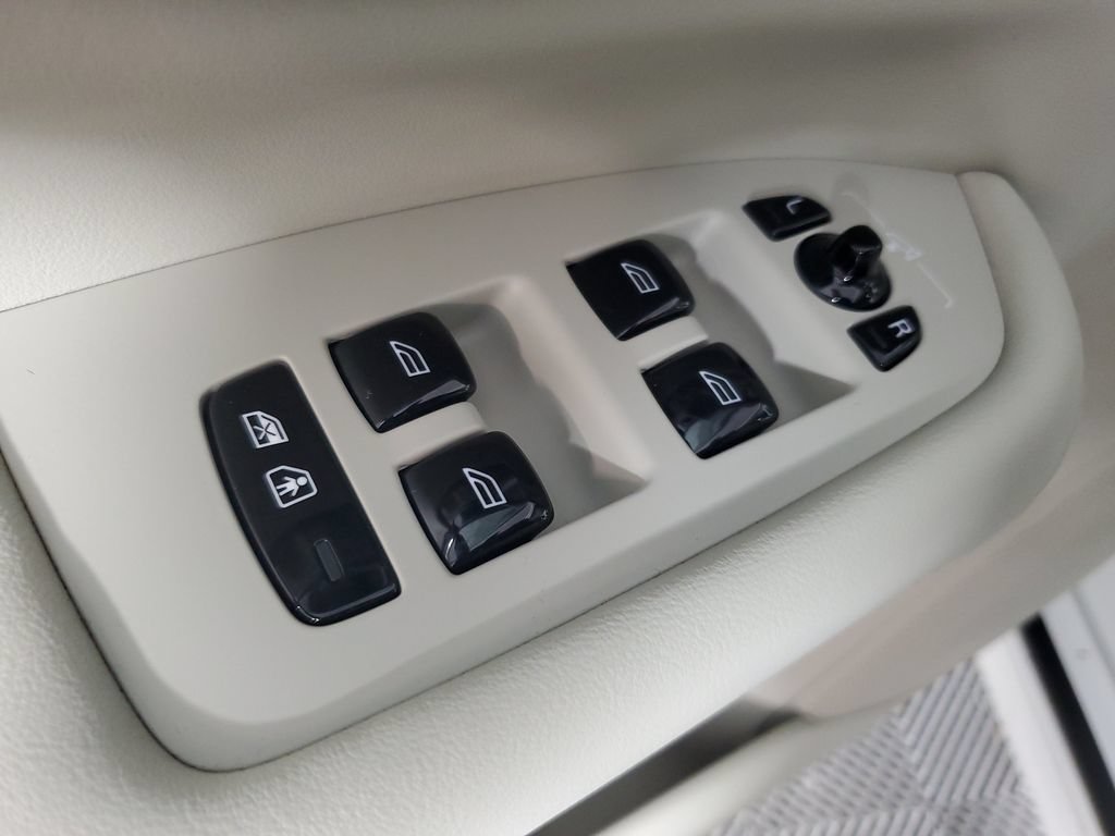 Certified 2023 Volvo XC90 B6 Core w/ Protection Package Premier AWD/4WD image 22