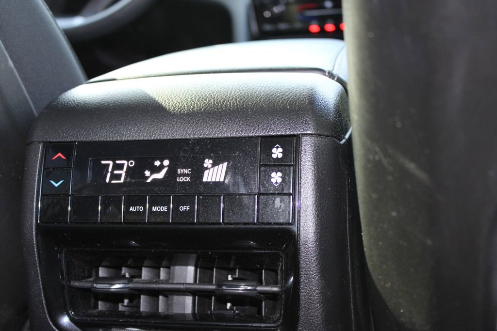 Used 2023 Jeep Grand Cherokee L Laredo image 32