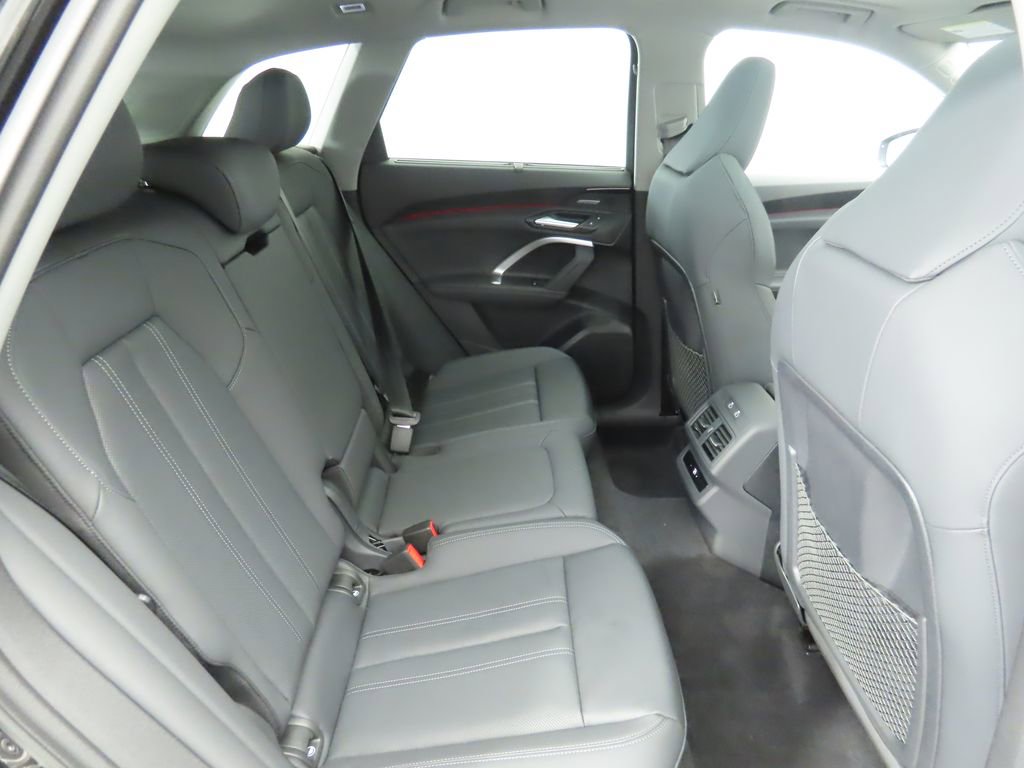 Used 2025 Audi Q5 Premium Plus w/ Premium Plus image 24