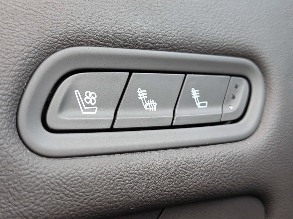 Certified 2021 Cadillac Escalade Premium Luxury w/ LPO, Illumination Package AWD/4WD image 27