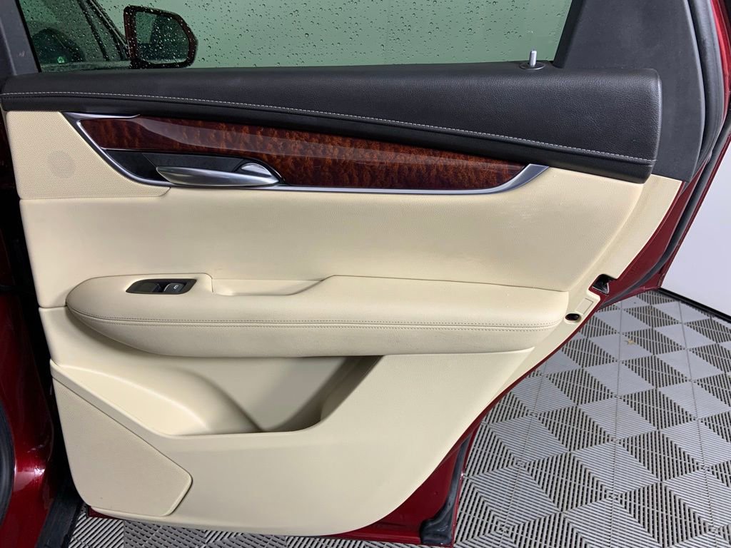 Used 2018 Cadillac XT5 Luxury w/ Driver Awareness Package FWD image 12