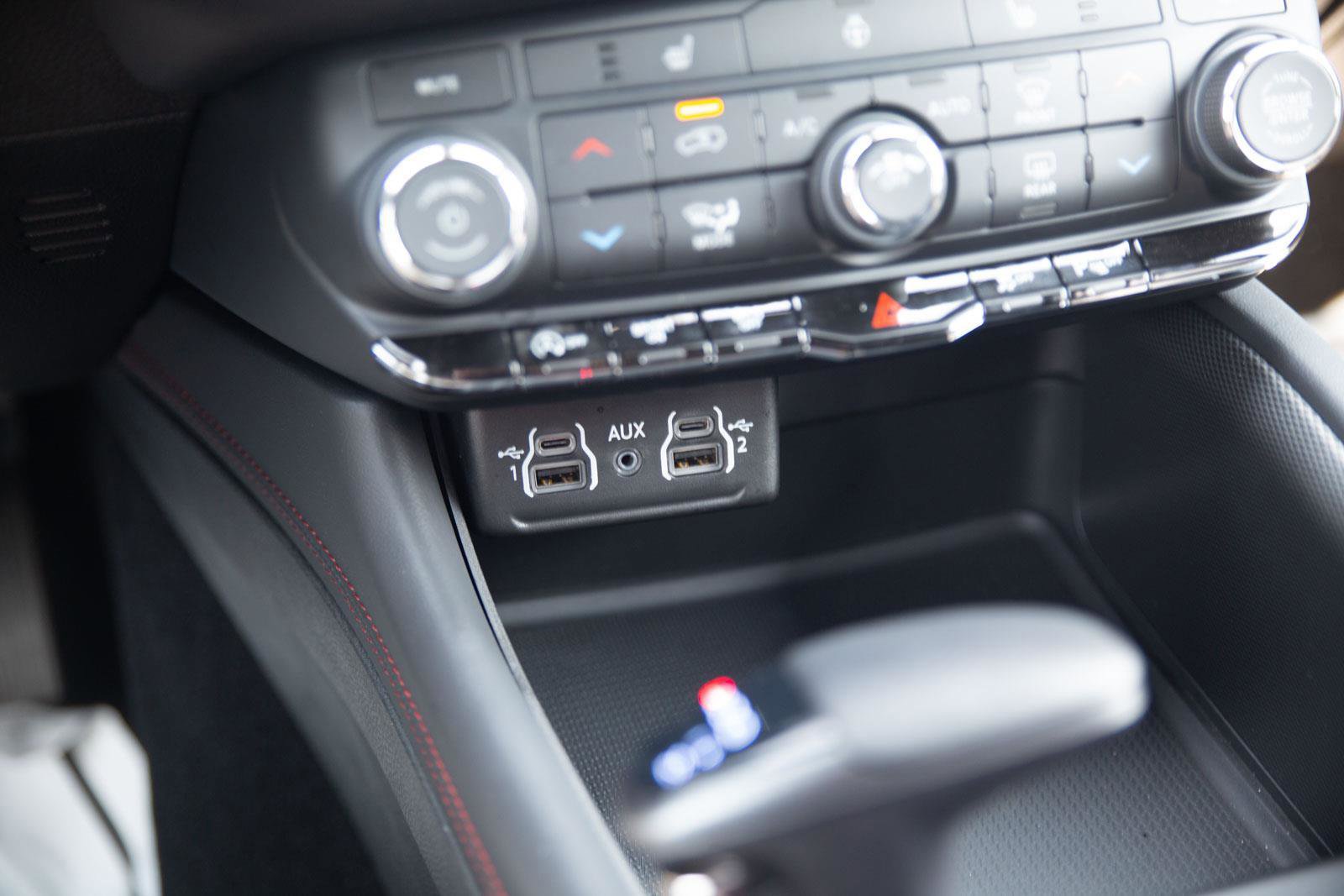 Used 2025 Dodge Durango GT w/ Blacktop Package image 17