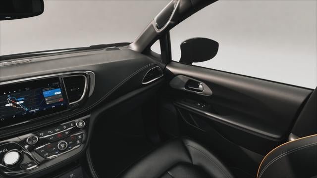 New 2027 Chrysler Pacifica Limited AWD/4WD image 21