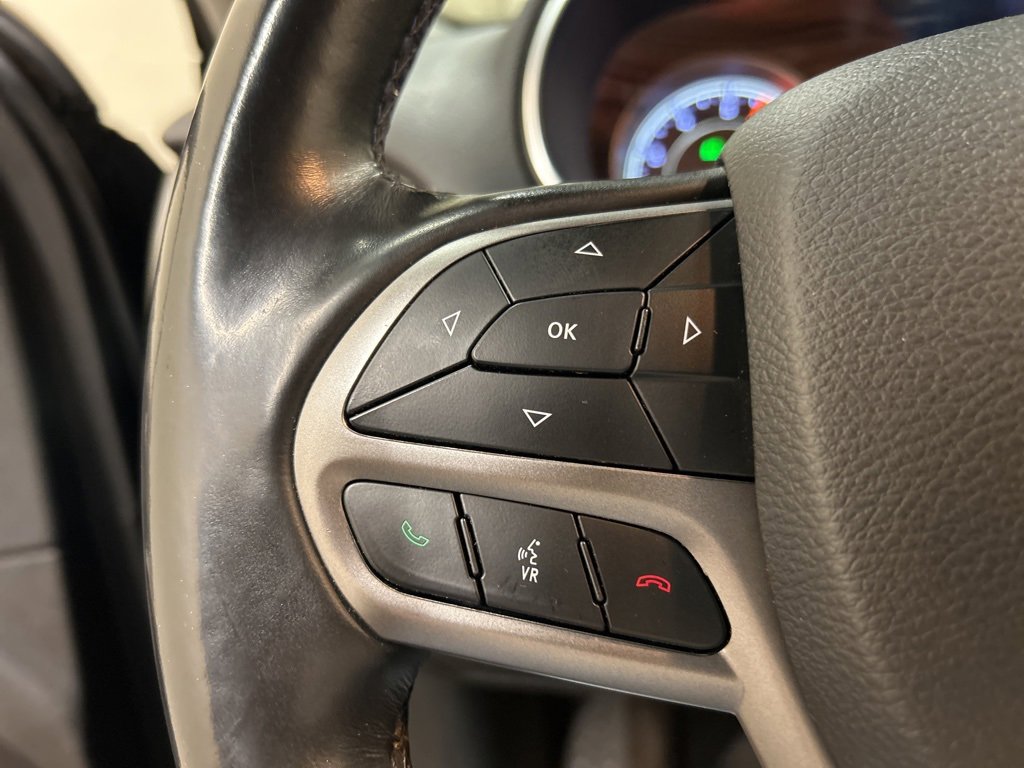 Used 2019 Jeep Cherokee Latitude Plus w/ Comfort/Convenience Group image 22