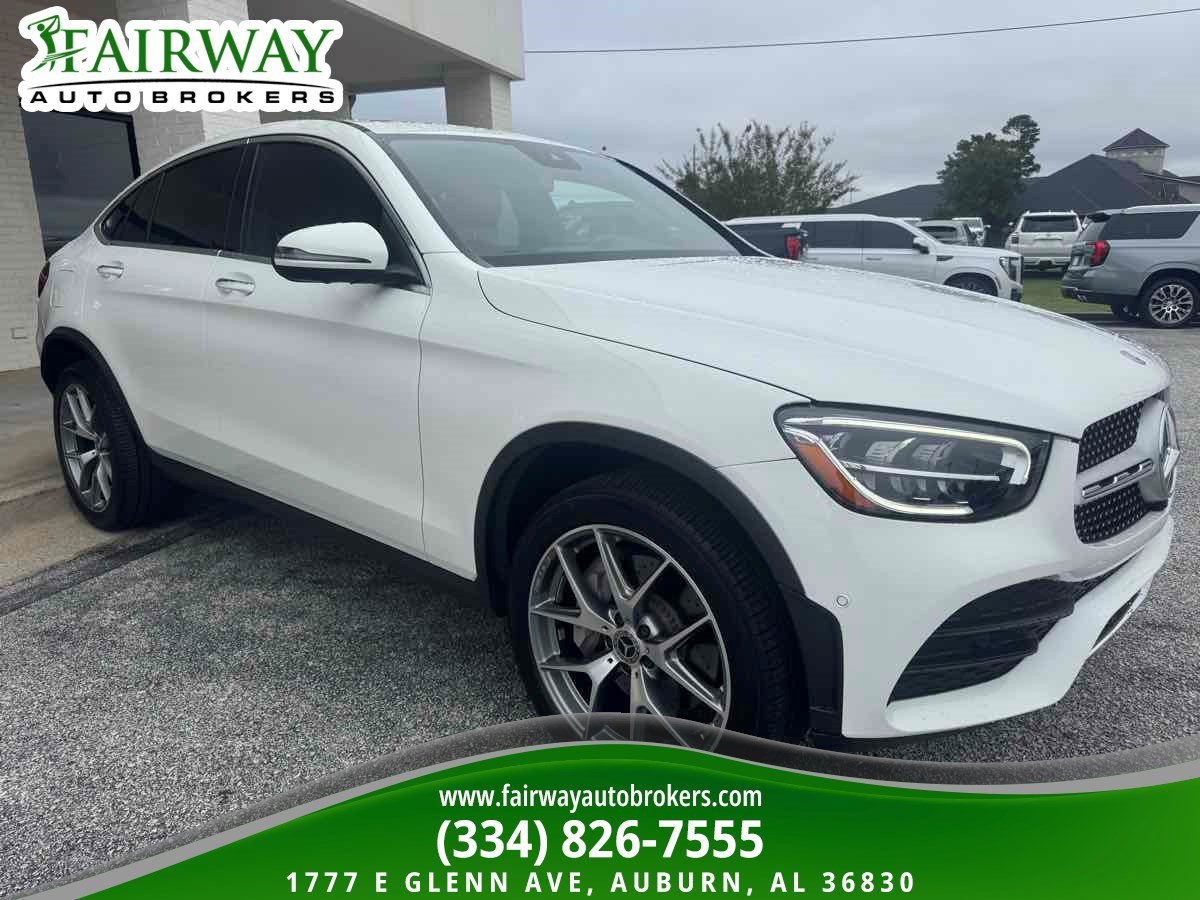 Used 2023 Mercedes-Benz GLC 300 4MATIC Coupe image 4