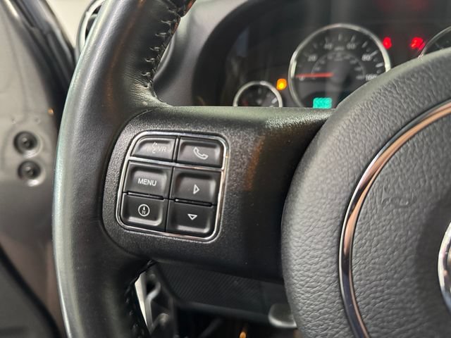 Used 2017 Jeep Wrangler Sahara w/ Connectivity Group AWD/4WD image 18