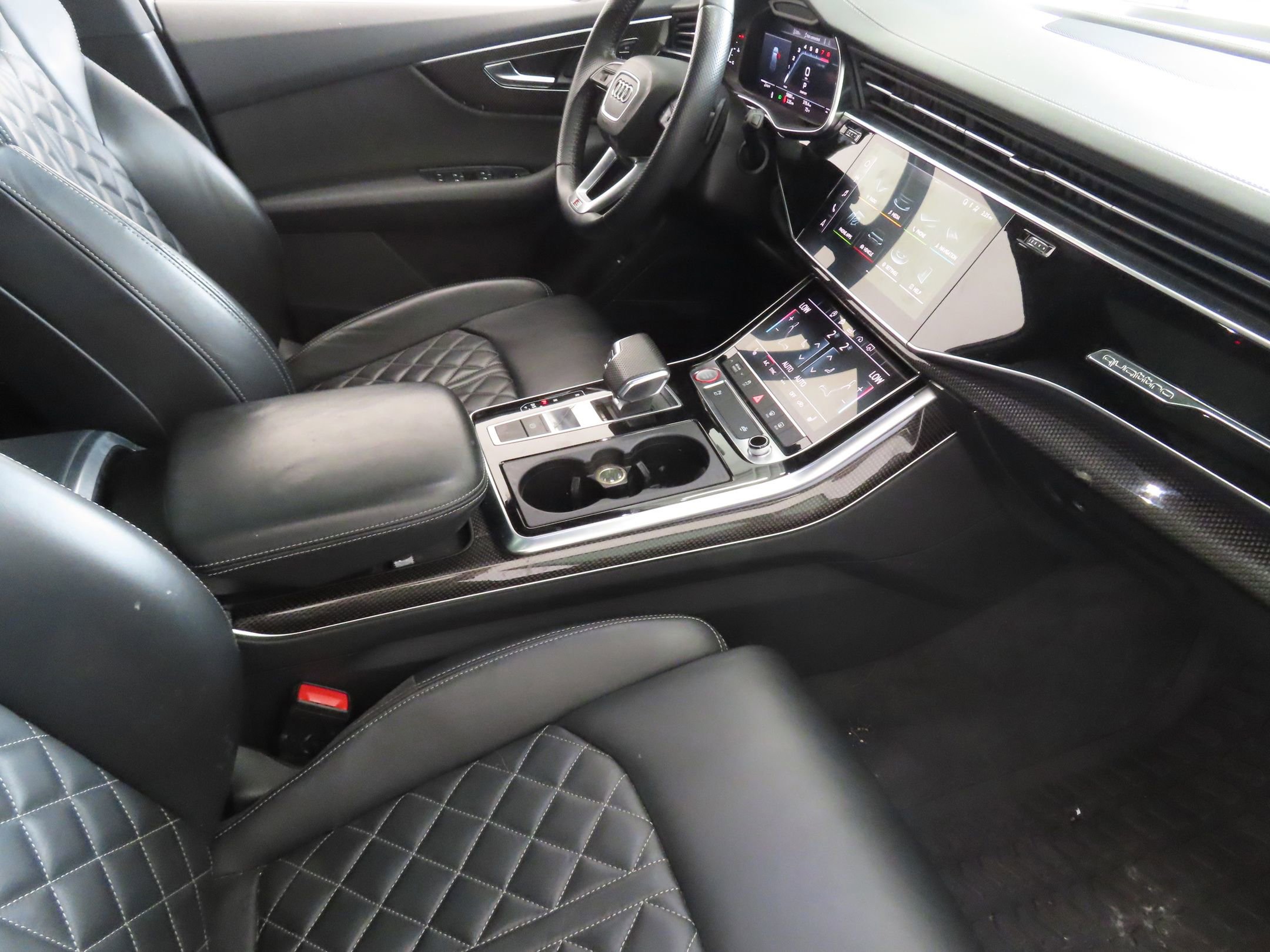Used 2020 Audi SQ7 Premium Plus w/ SQ7 Black Optic Package AWD/4WD image 24