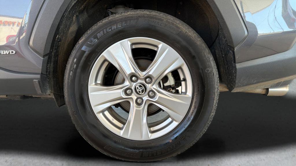 Used 2025 Toyota RAV4 XLE image 26