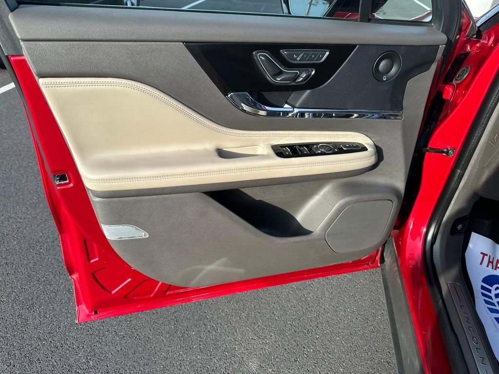 Used 2022 Lincoln Corsair Reserve w/ Equipment Group 201A image 16