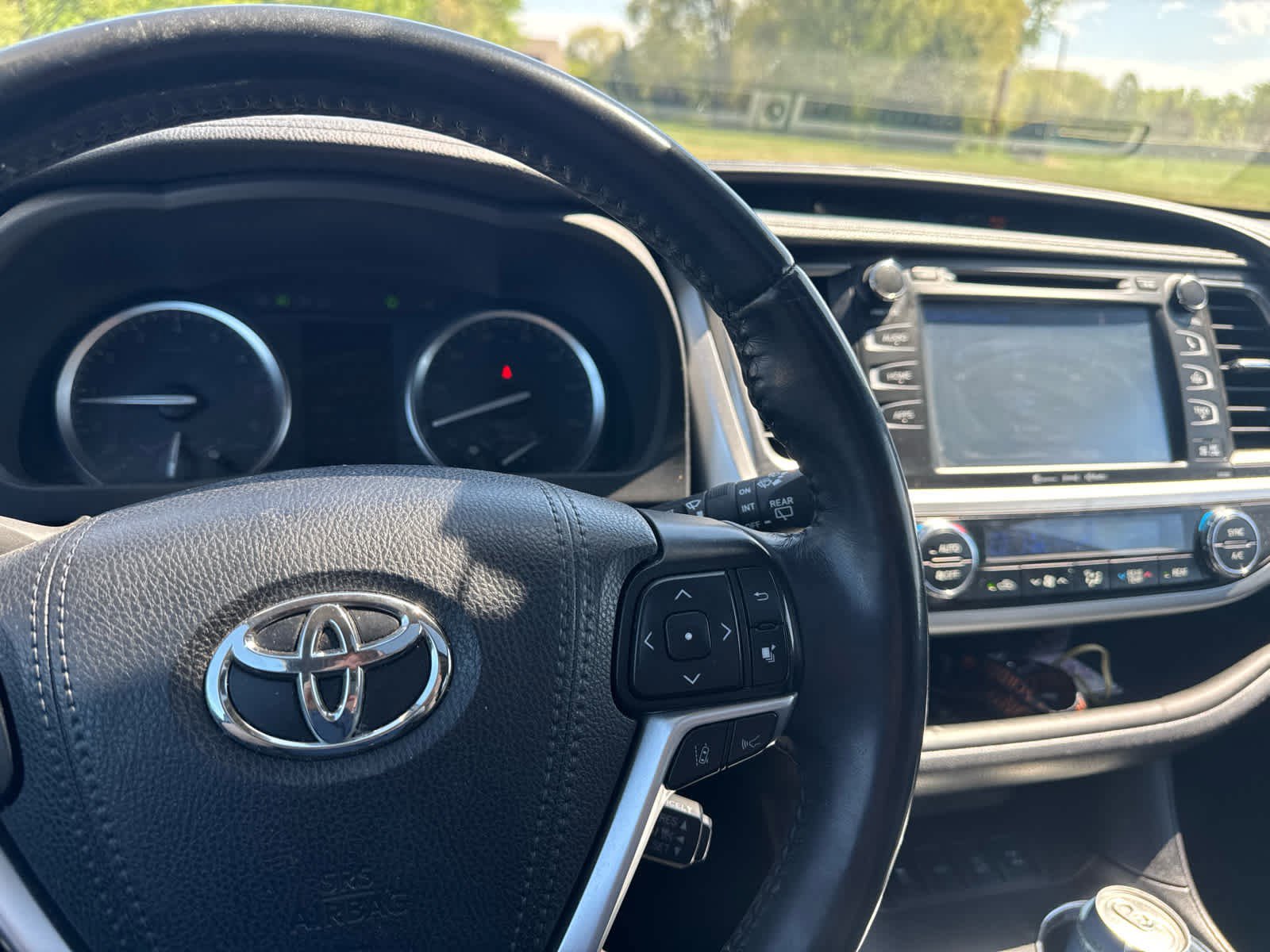Used 2019 Toyota Highlander SE AWD/4WD image 9