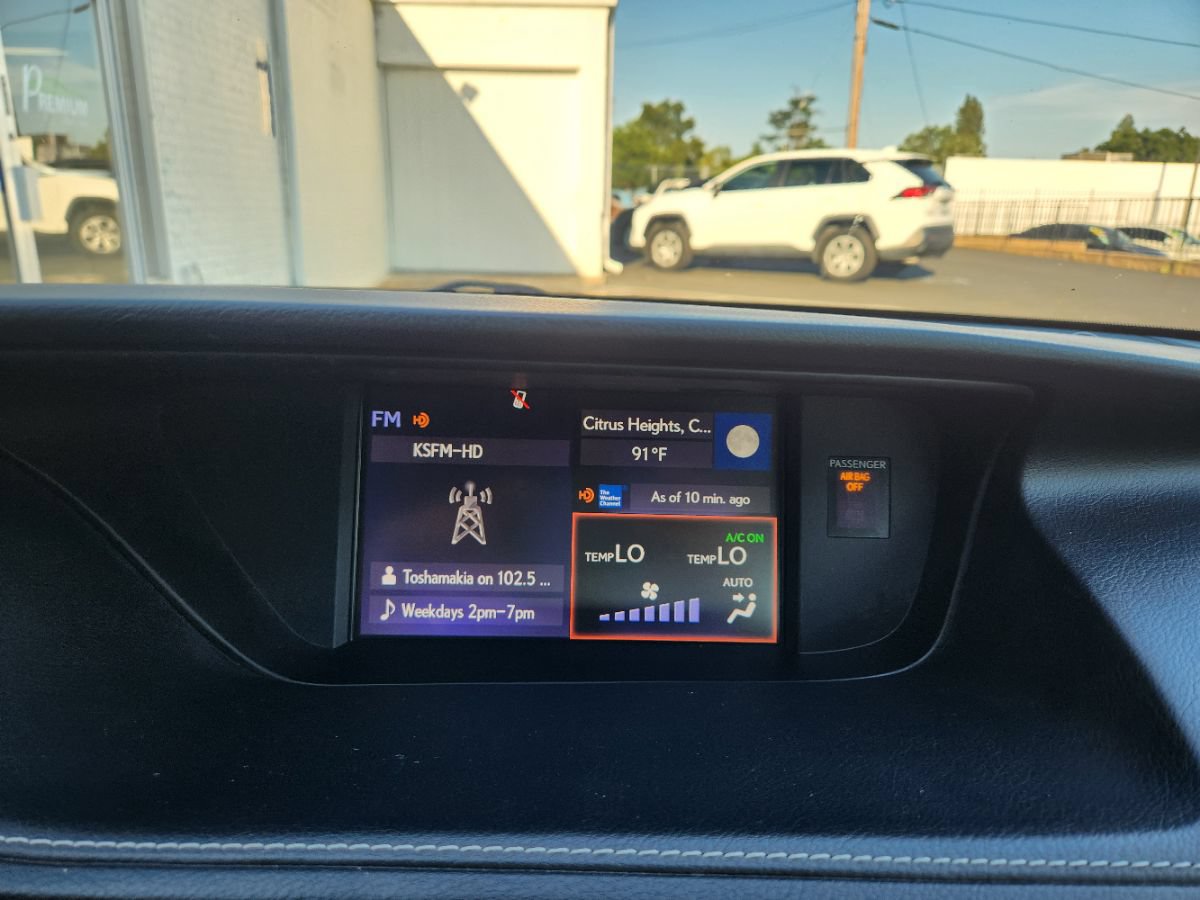 Used 2018 Lexus ES 300h w/ Luxury Package FWD image 13