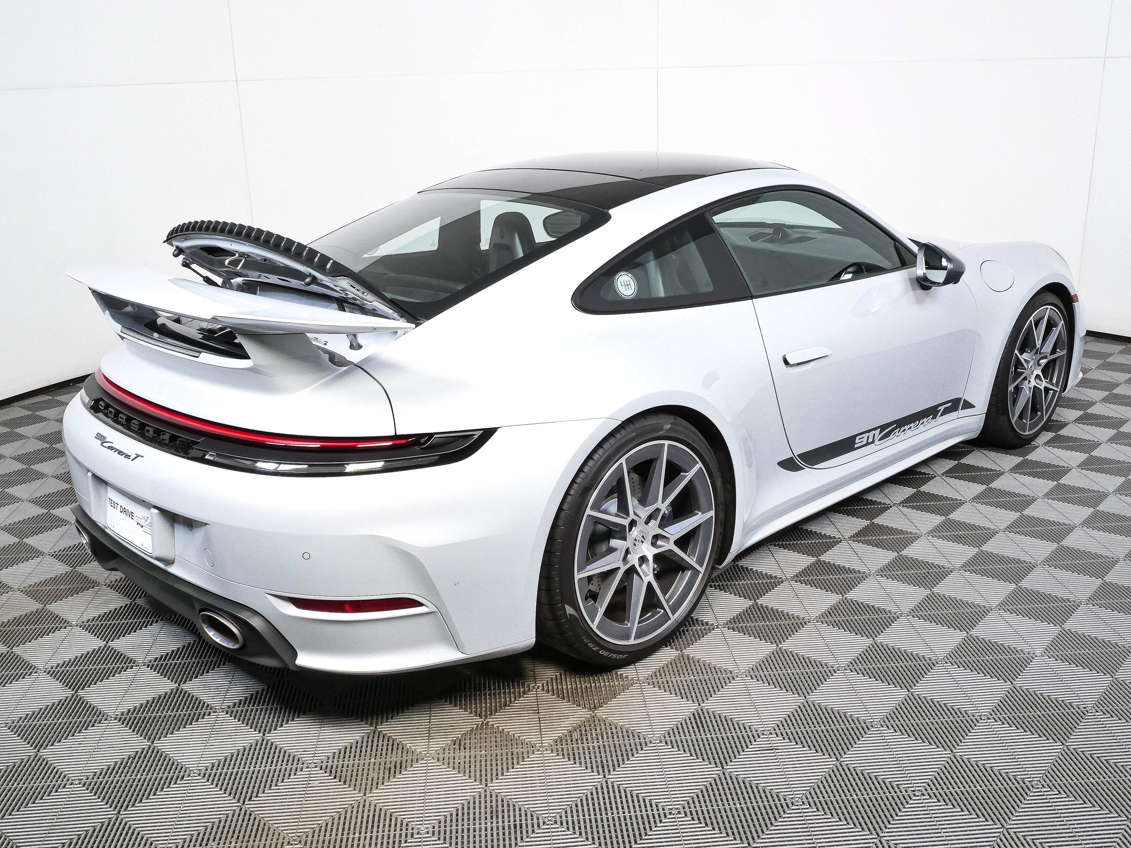 Certified 2025 Porsche 911 Carrera RWD image 28