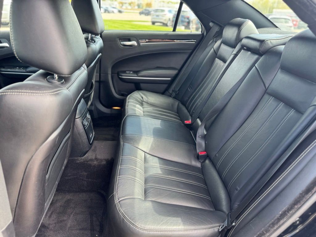 Used 2018 Chrysler 300 S AWD/4WD image 9