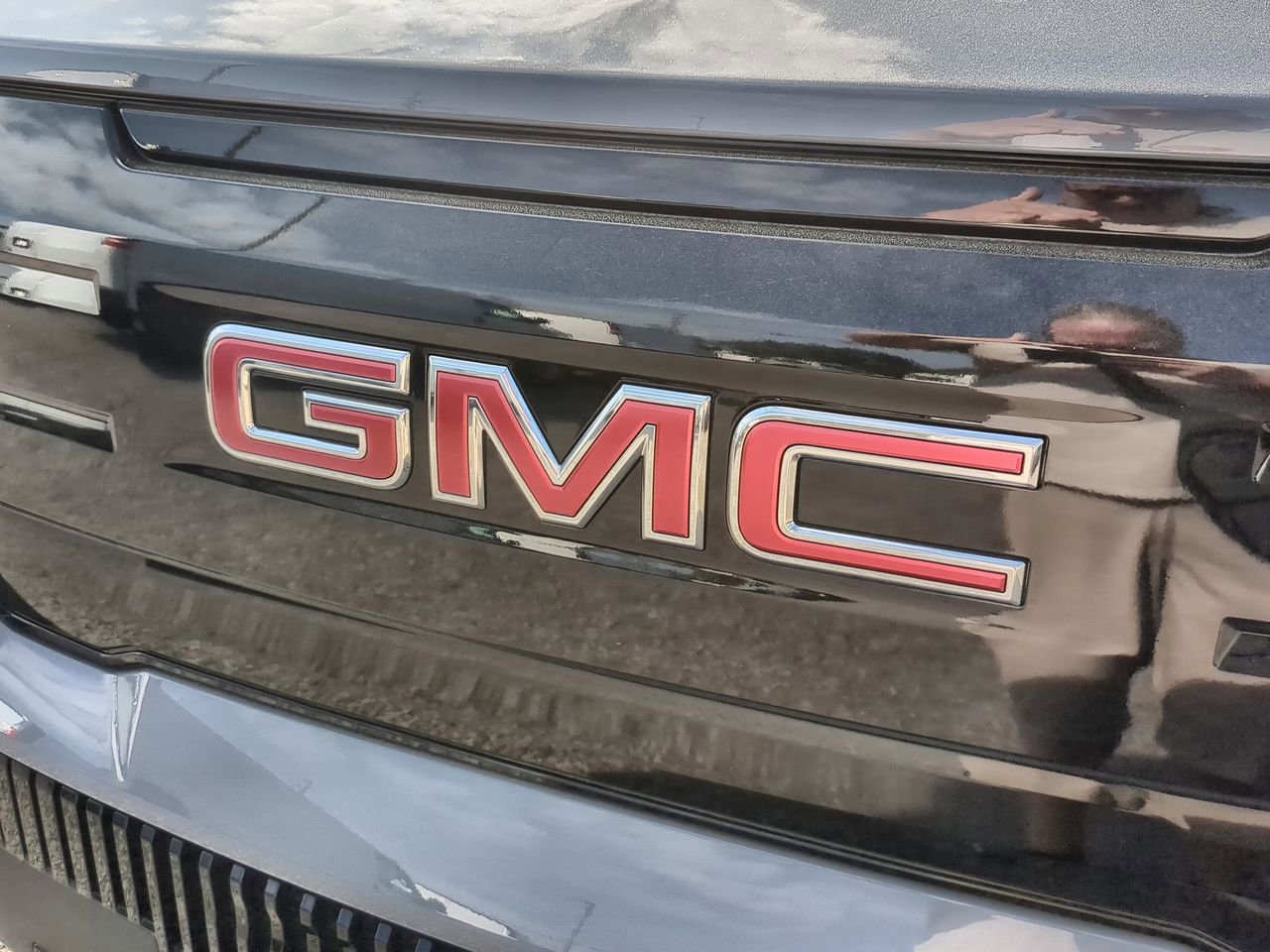 Used 2026 GMC Sierra EV Elevation image 29