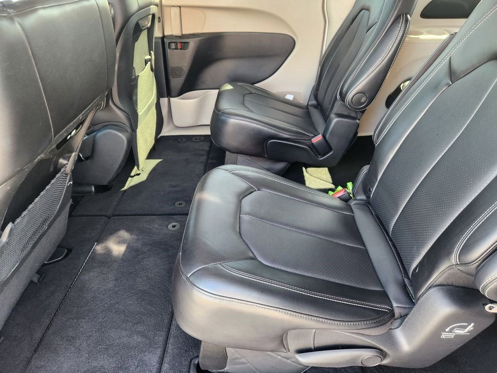Used 2024 Chrysler Pacifica Touring-L image 30