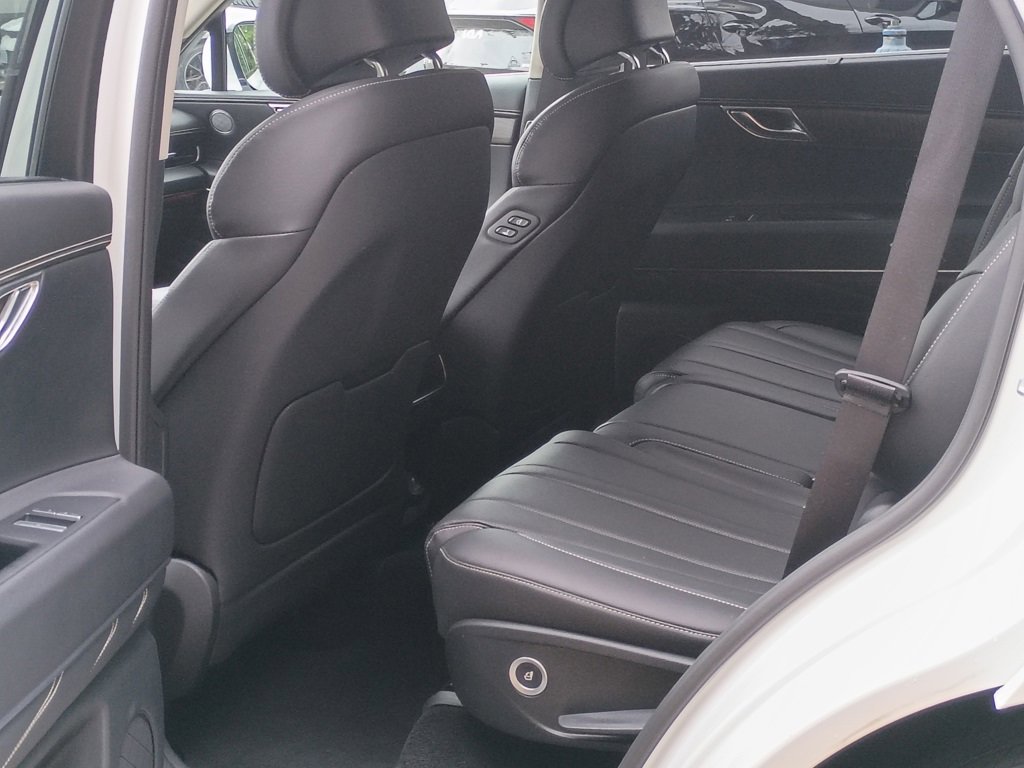 Used 2024 Genesis GV80 2.5T image 16