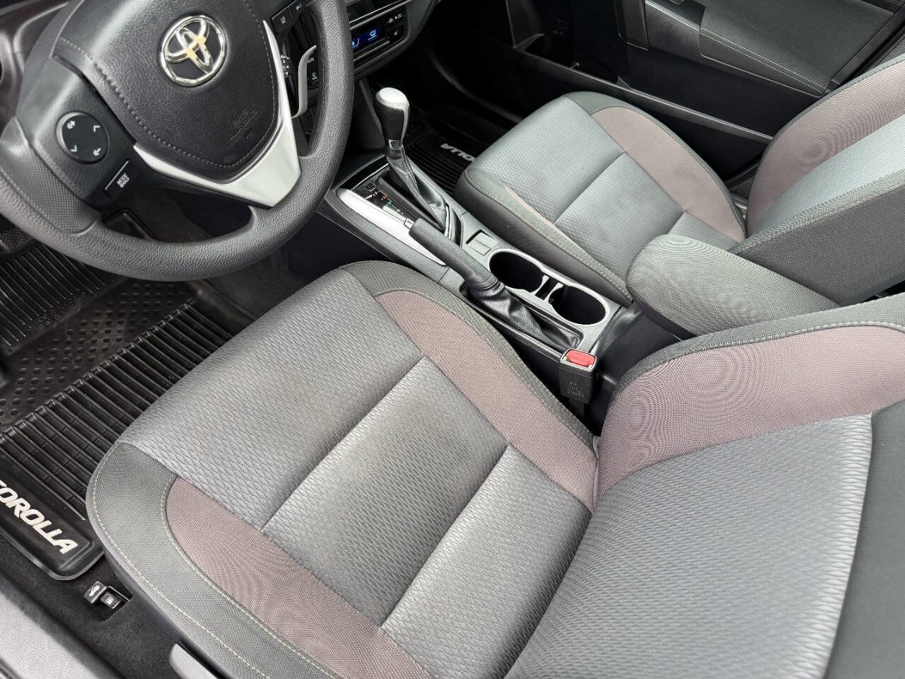 Used 2018 Toyota Corolla LE w/ LE Premium Package w/Moonroof FWD image 17